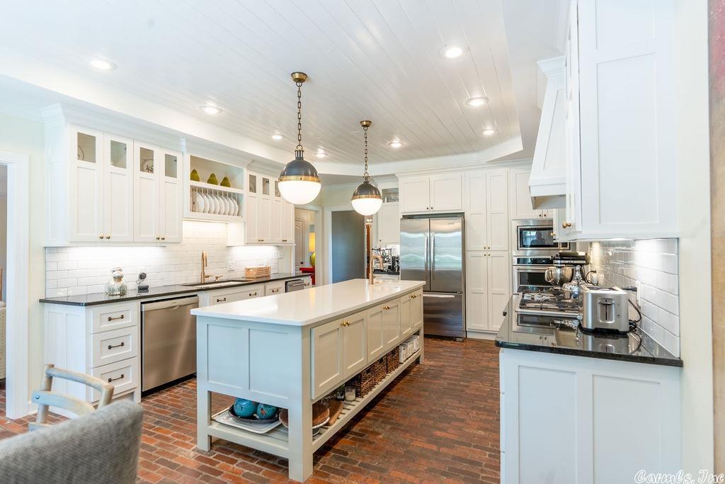 RIVER OAKS - Residential