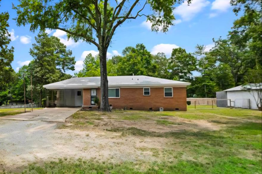 Beautiful flat lot, fully fenced, two parcels included in the purchase, for a total of 3.02 acres. New Roof 2025, updated kitchen, Flooring, paint, and light fixtures new in 2024. Detached workshop and storage shed.