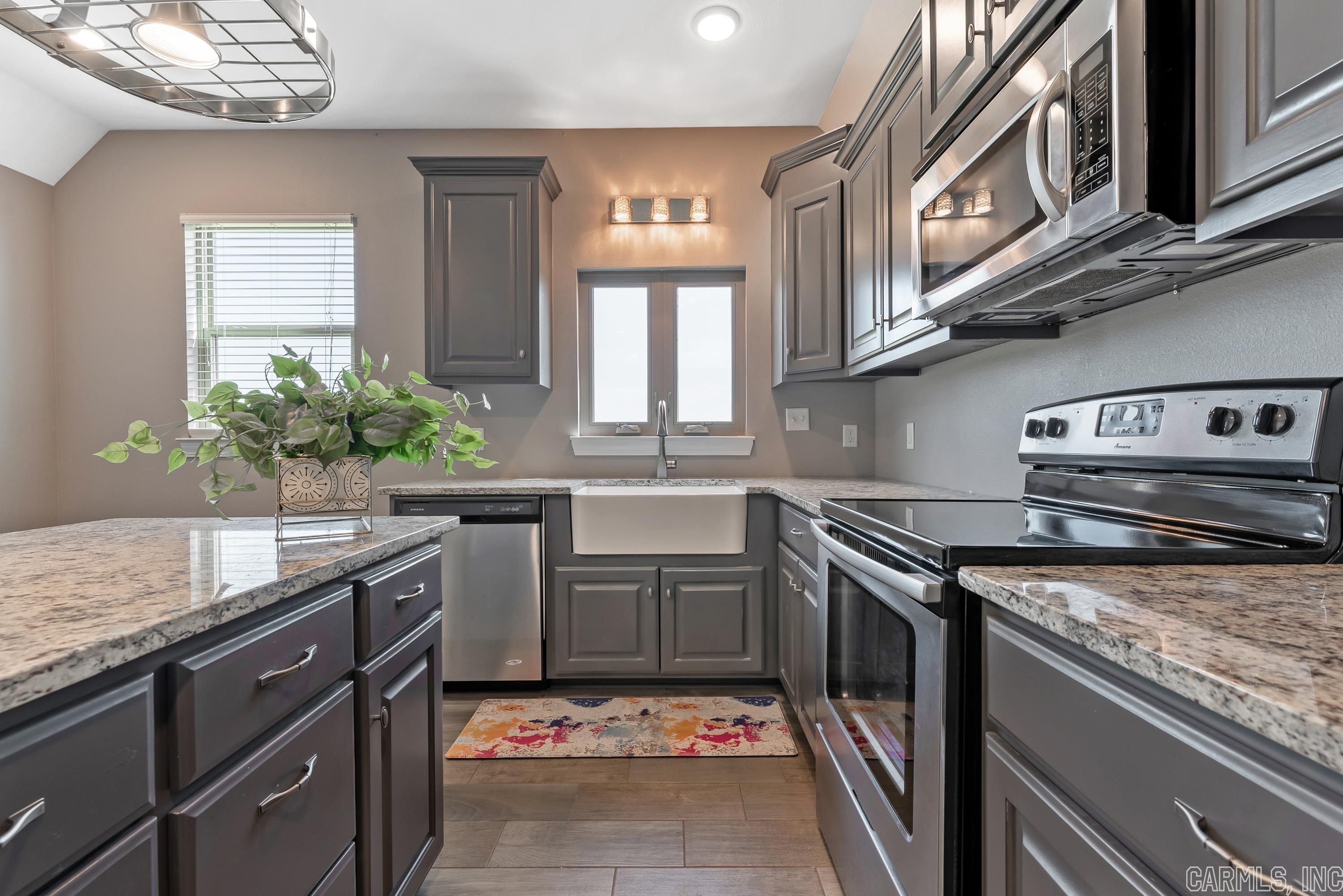 BLUE HOLE ESTATES - Residential