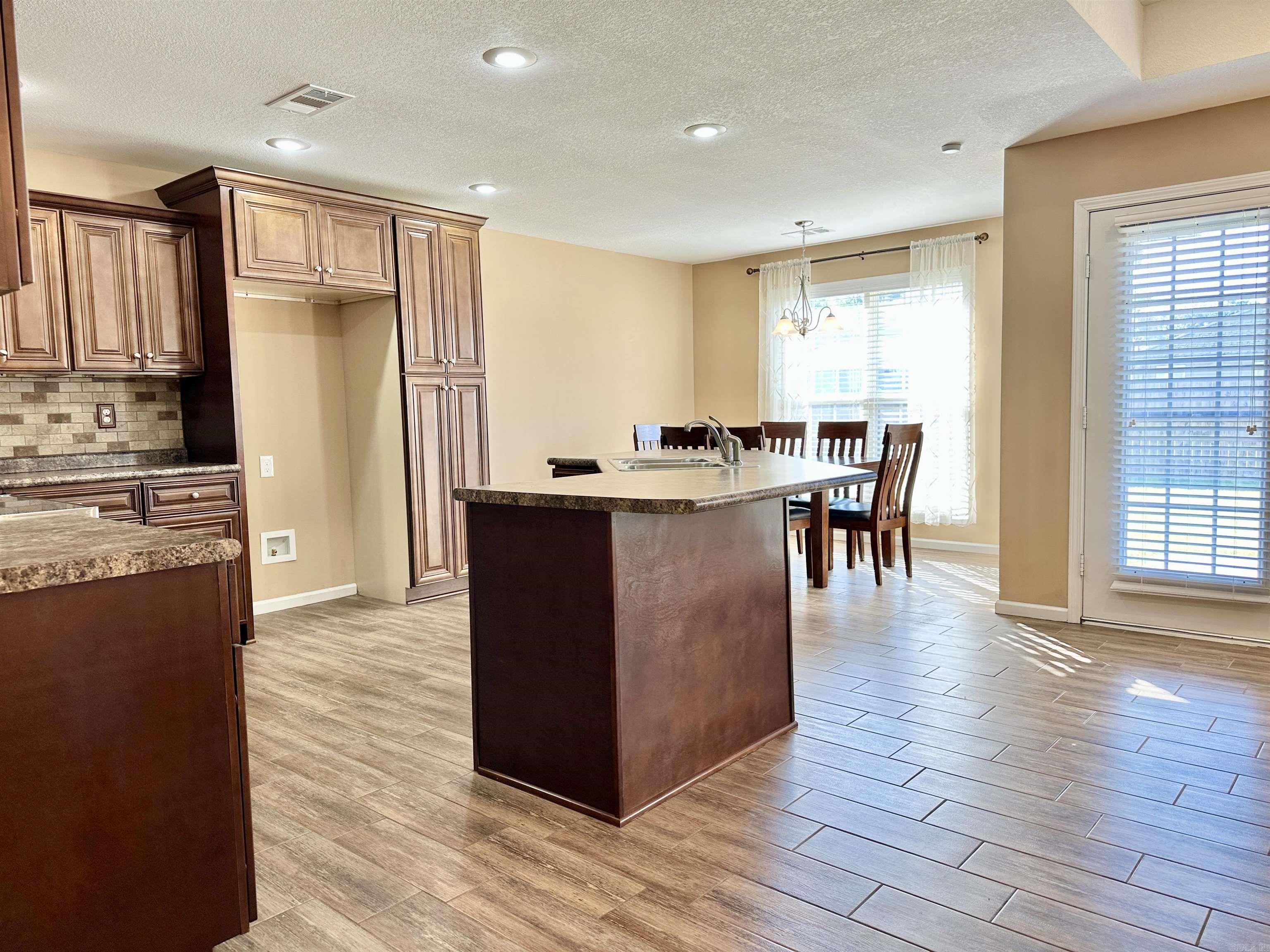 WINDSOR LANDING - Residential