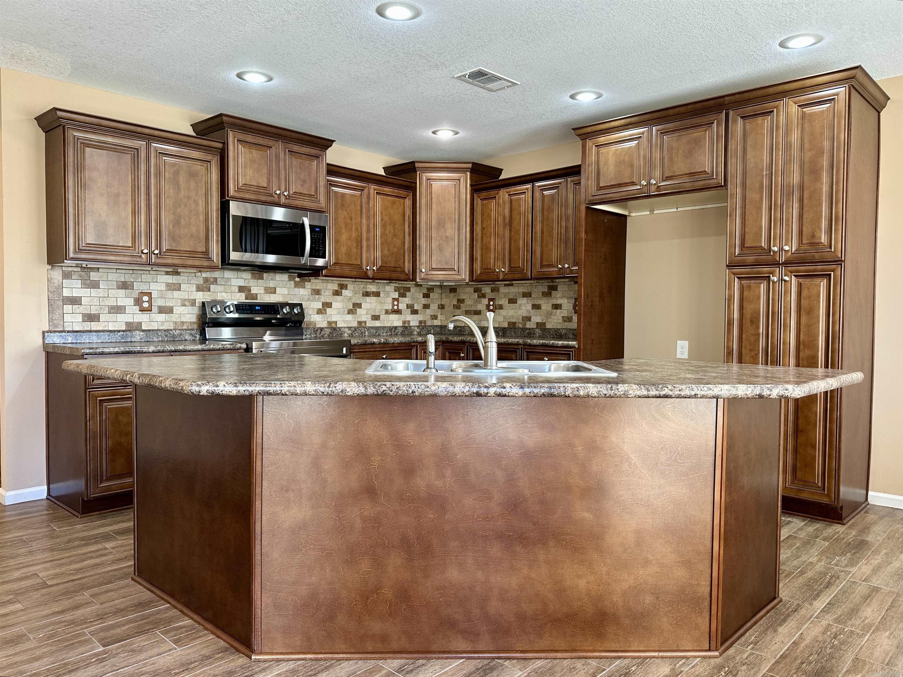 WINDSOR LANDING - Residential