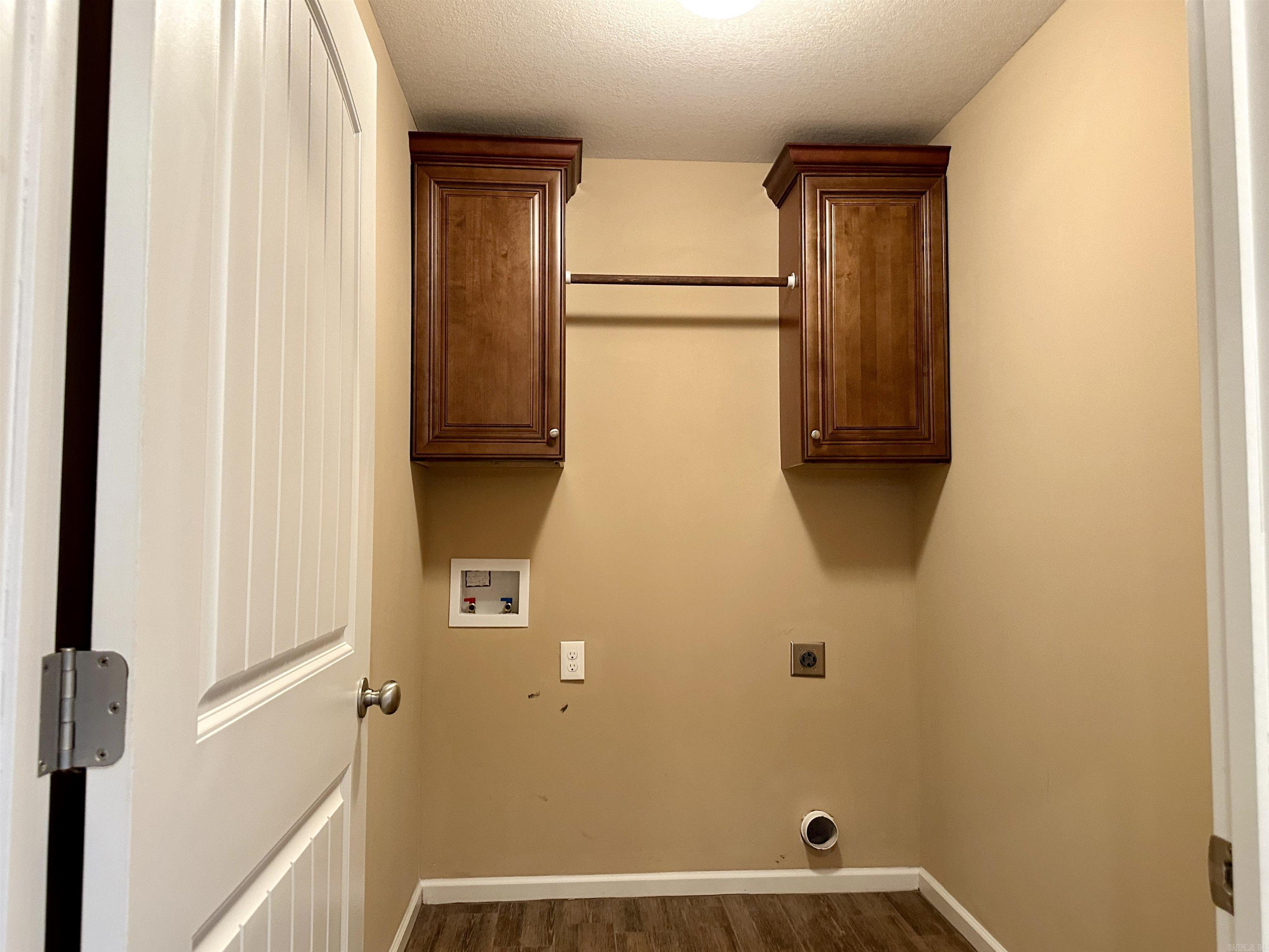 WINDSOR LANDING - Residential