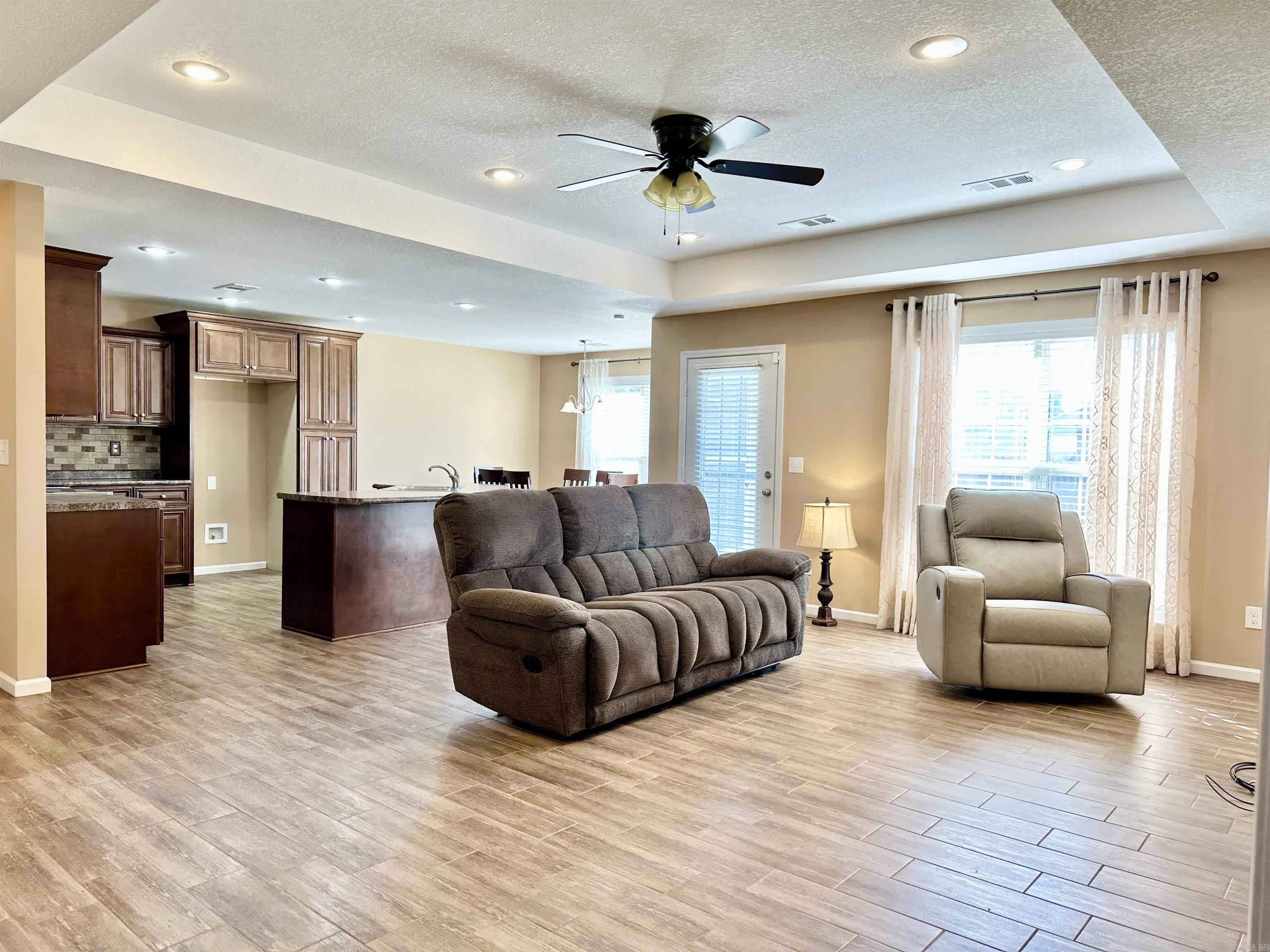 WINDSOR LANDING - Residential