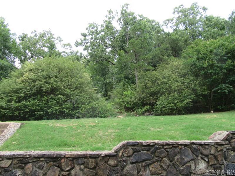 SECLUDED HILLS - Residential