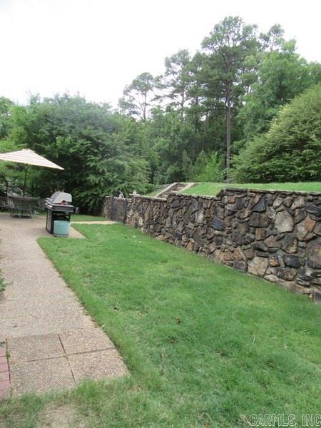 SECLUDED HILLS - Residential