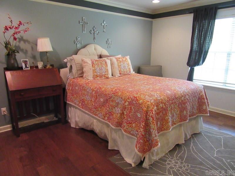 SECLUDED HILLS - Residential