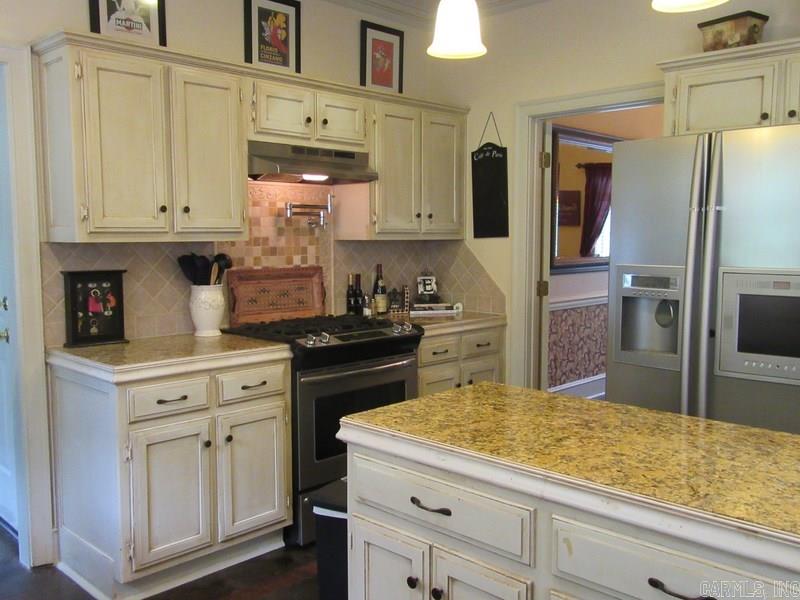 SECLUDED HILLS - Residential