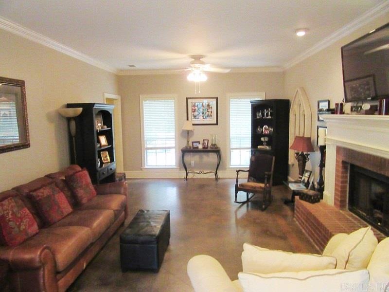 SECLUDED HILLS - Residential