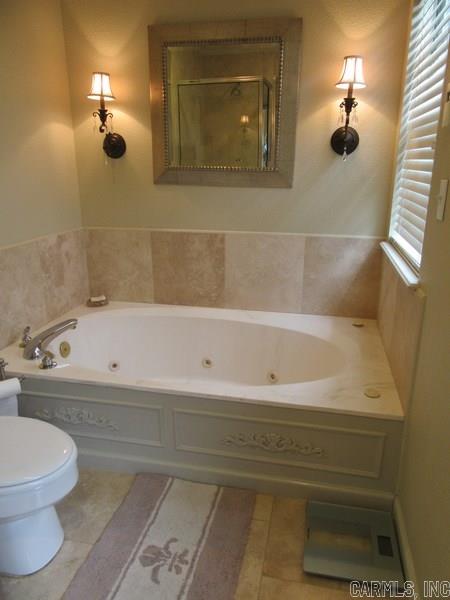 SECLUDED HILLS - Residential