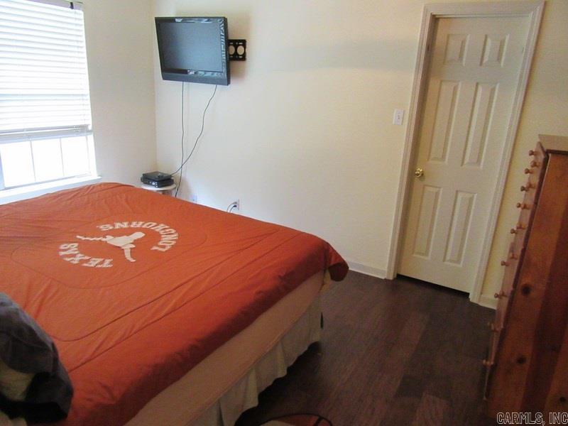 SECLUDED HILLS - Residential