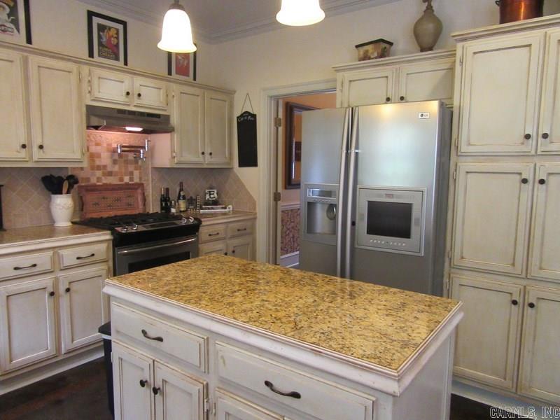 SECLUDED HILLS - Residential