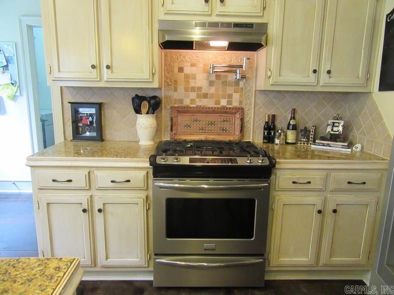 SECLUDED HILLS - Residential