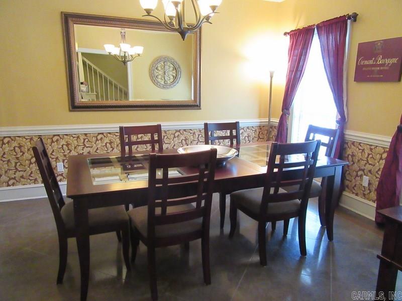 SECLUDED HILLS - Residential