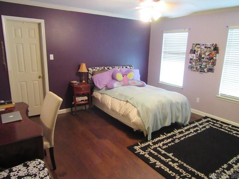 SECLUDED HILLS - Residential