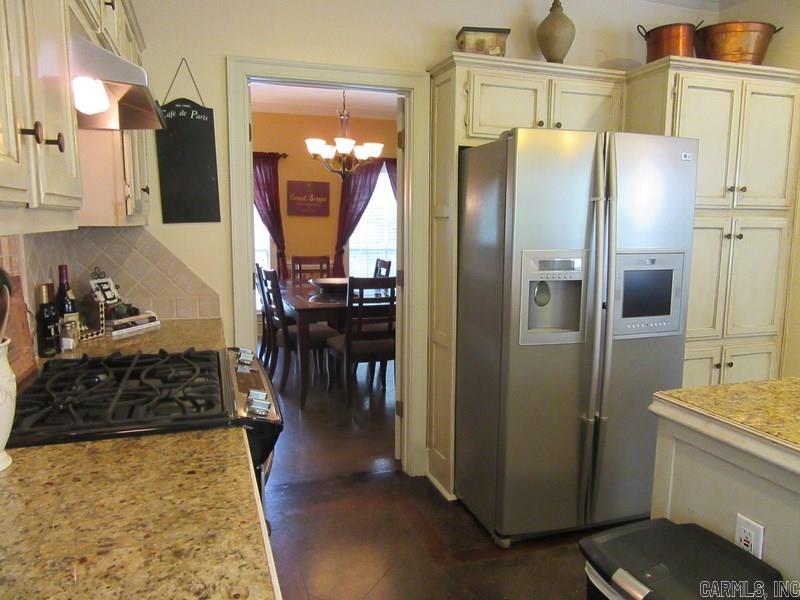 SECLUDED HILLS - Residential