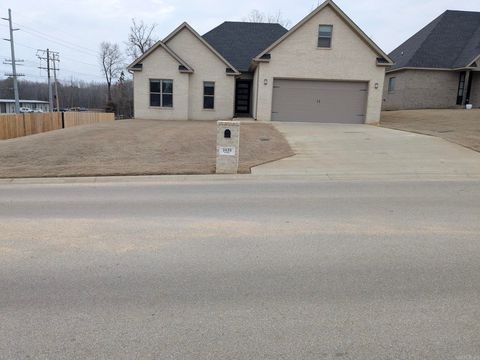 Photo of 3420 Valencia Drive, Jonesboro, AR 72405 (MLS # 26016499)