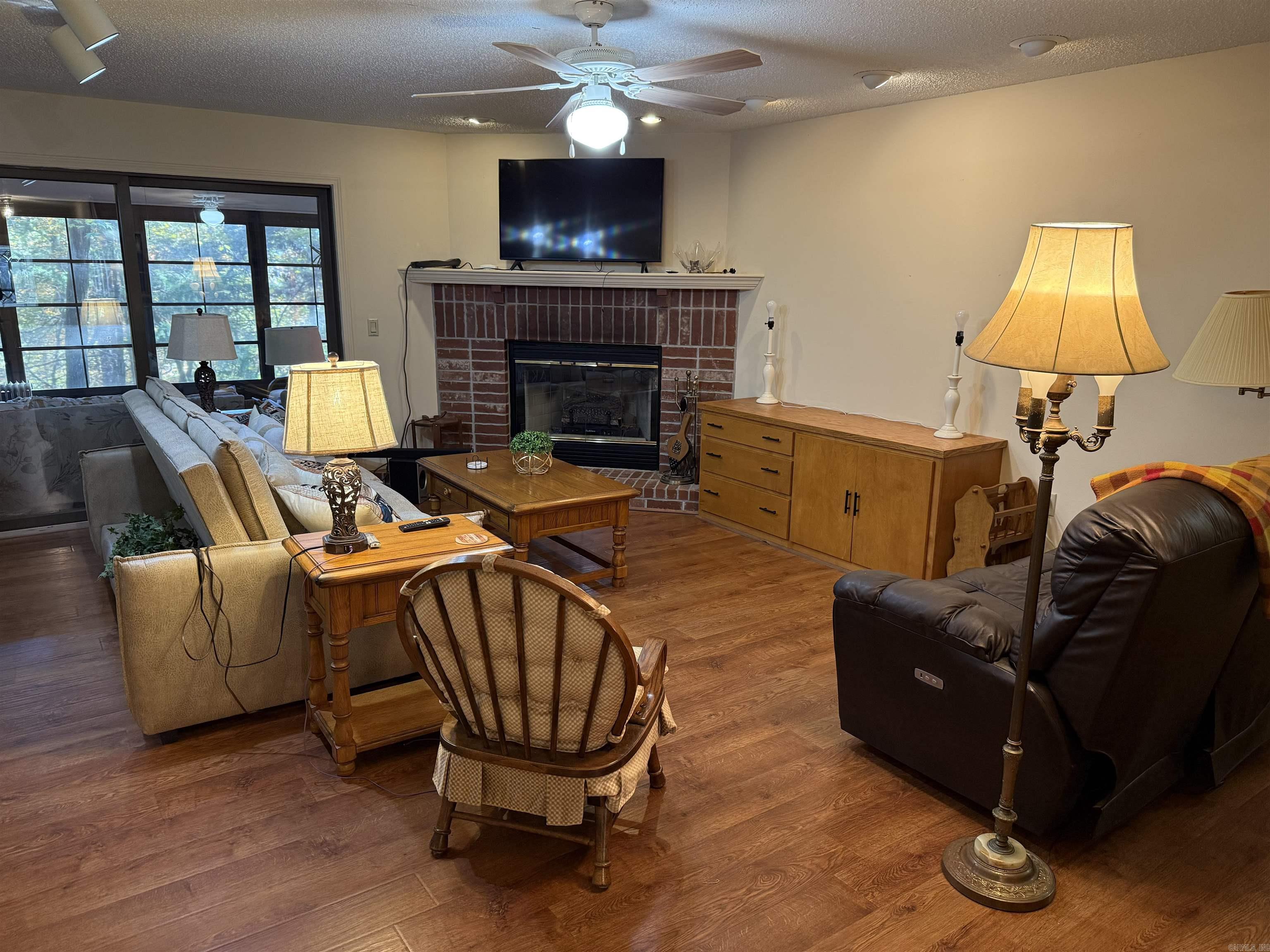 CASTLE RIDGE - Residential