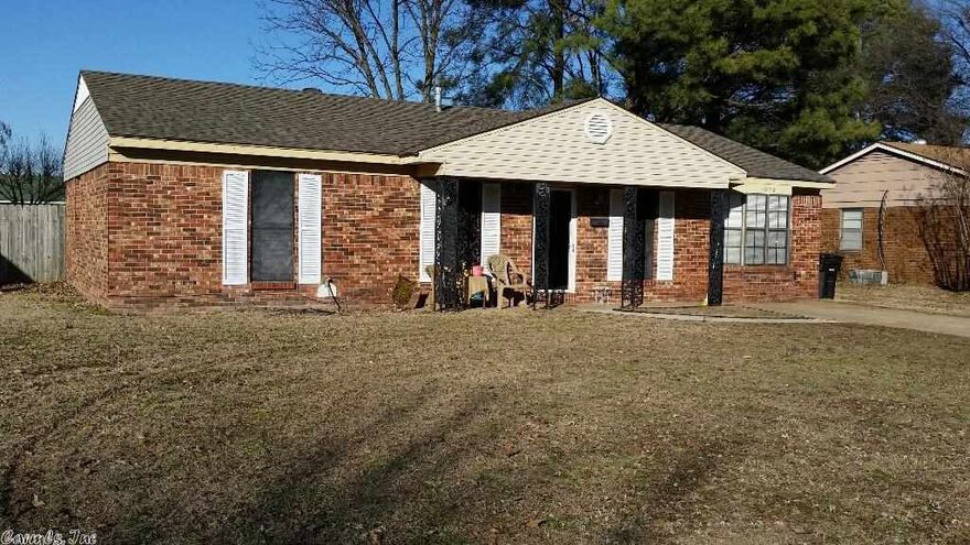 Looking for a great home in Trumann this is it. Magnificently great shape and would be a terrific starter home.  This is a 3 bed room 1 bath with a study. Nice floor covering through out. Large eat in kitchen with lots of cabinets. This home has been kept updated and is in need of nothing. This is a very well maintained home with a fenced in back yard.