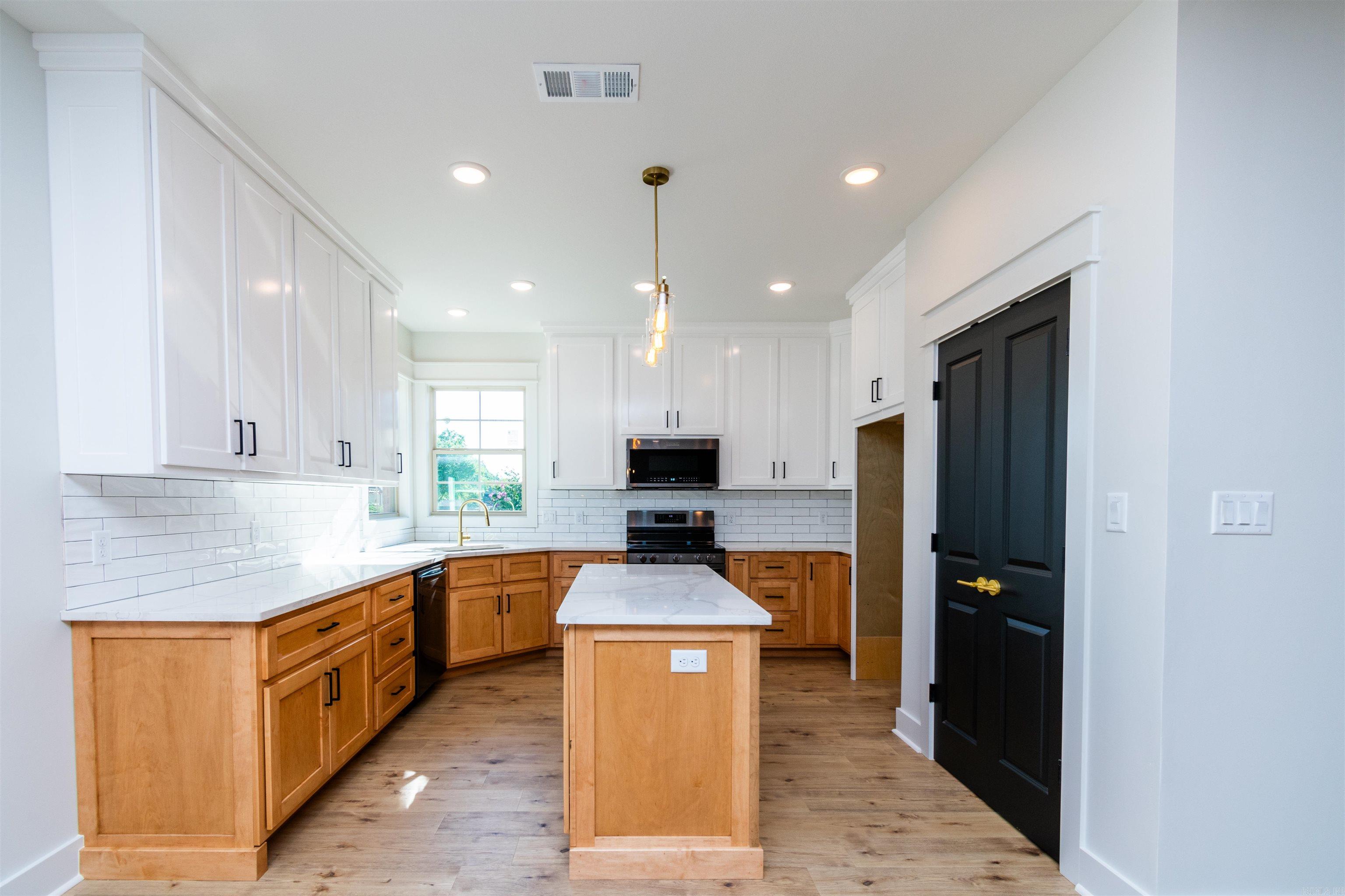 MEADOWWOOD - Residential