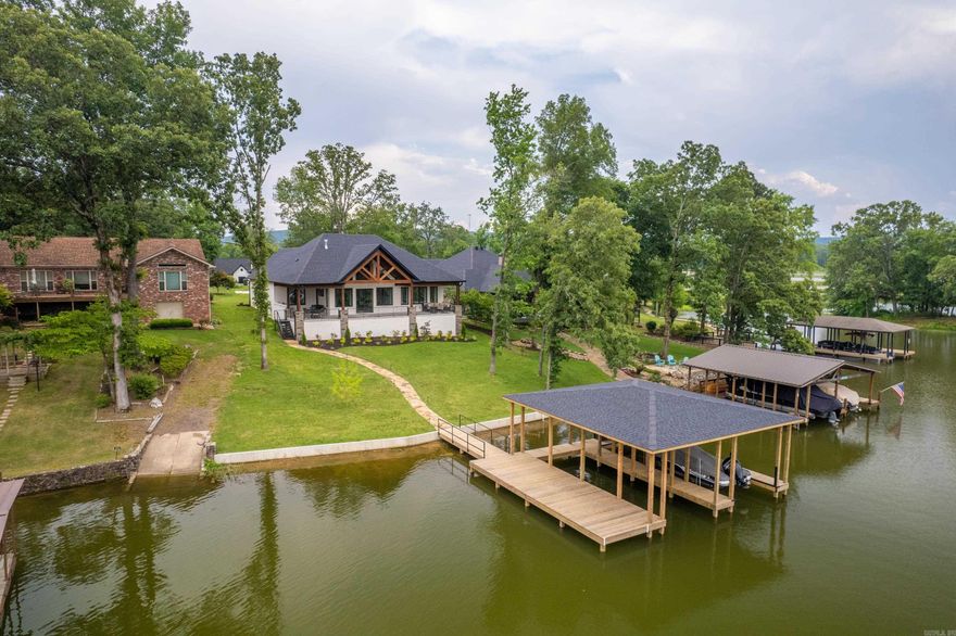 Beautiful Lake Hamilton Home fully furnished.