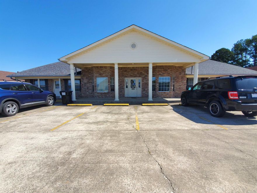 Office suite in an amazing commercial building right in the heart of Cabot! Reception office with six additional office spaces, storage room, full bathroom and plenty of parking! Take advantage of South Pine Street's growth to grow your own business!
