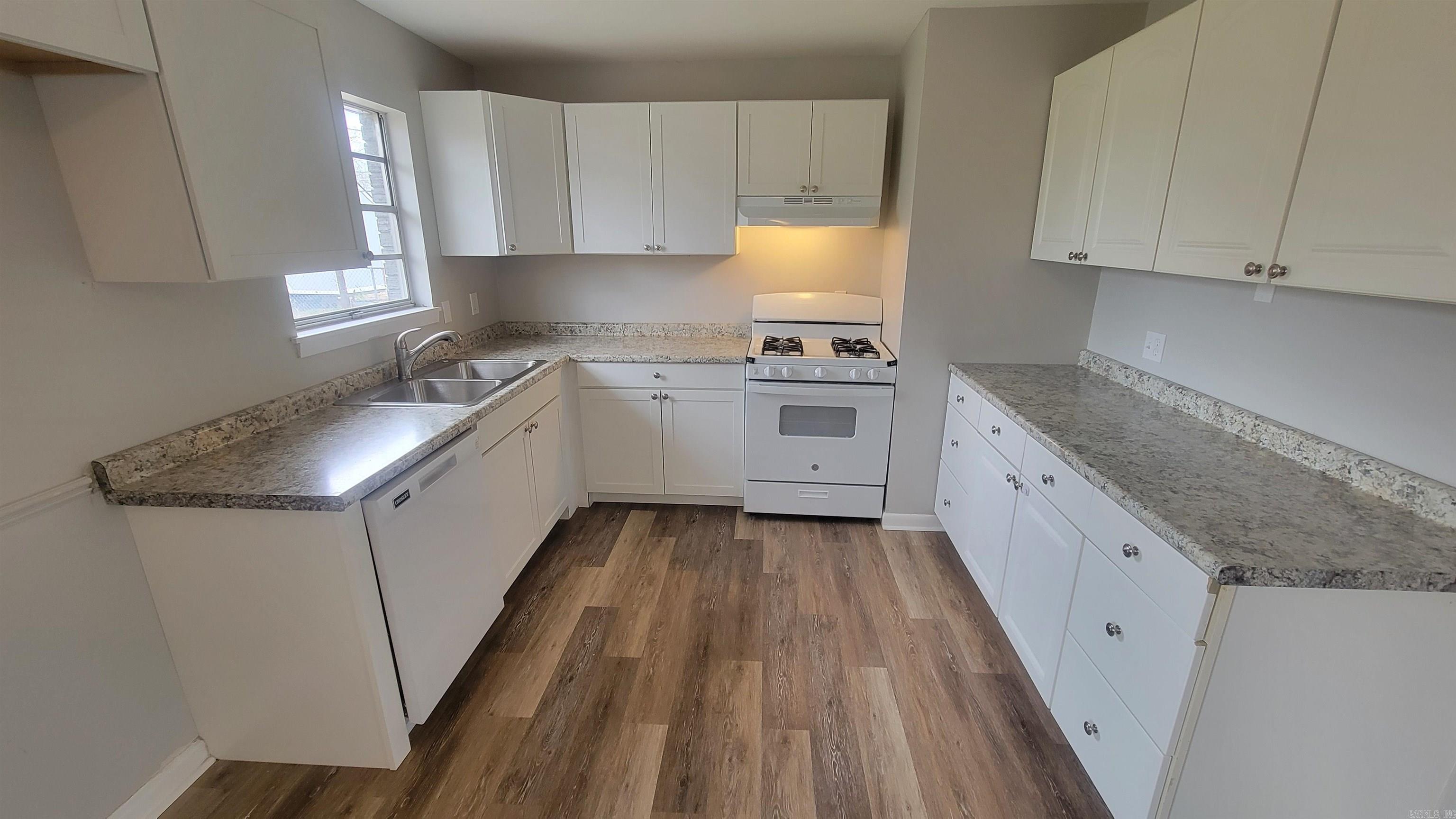 DELTA LAWN - Residential