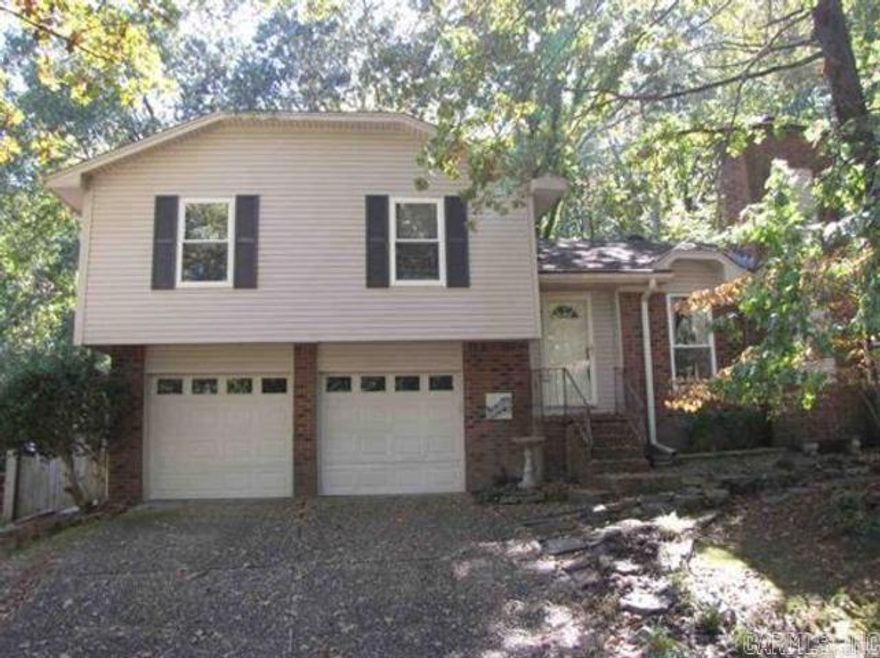 Beautiful home with granite countertops in Kitchen and baths. Subway Tile backsplash, Wood floors, Tile and Carpet. 3 bedroom and 2 baths Master shower.  Large fenced backyard.  New paint in house. Parkway Place subdivision also offers pool/tennis court/park membership to residents.  All within walking distance of this house.  640 Credit score or better to lease. Application and credit score fees required.
