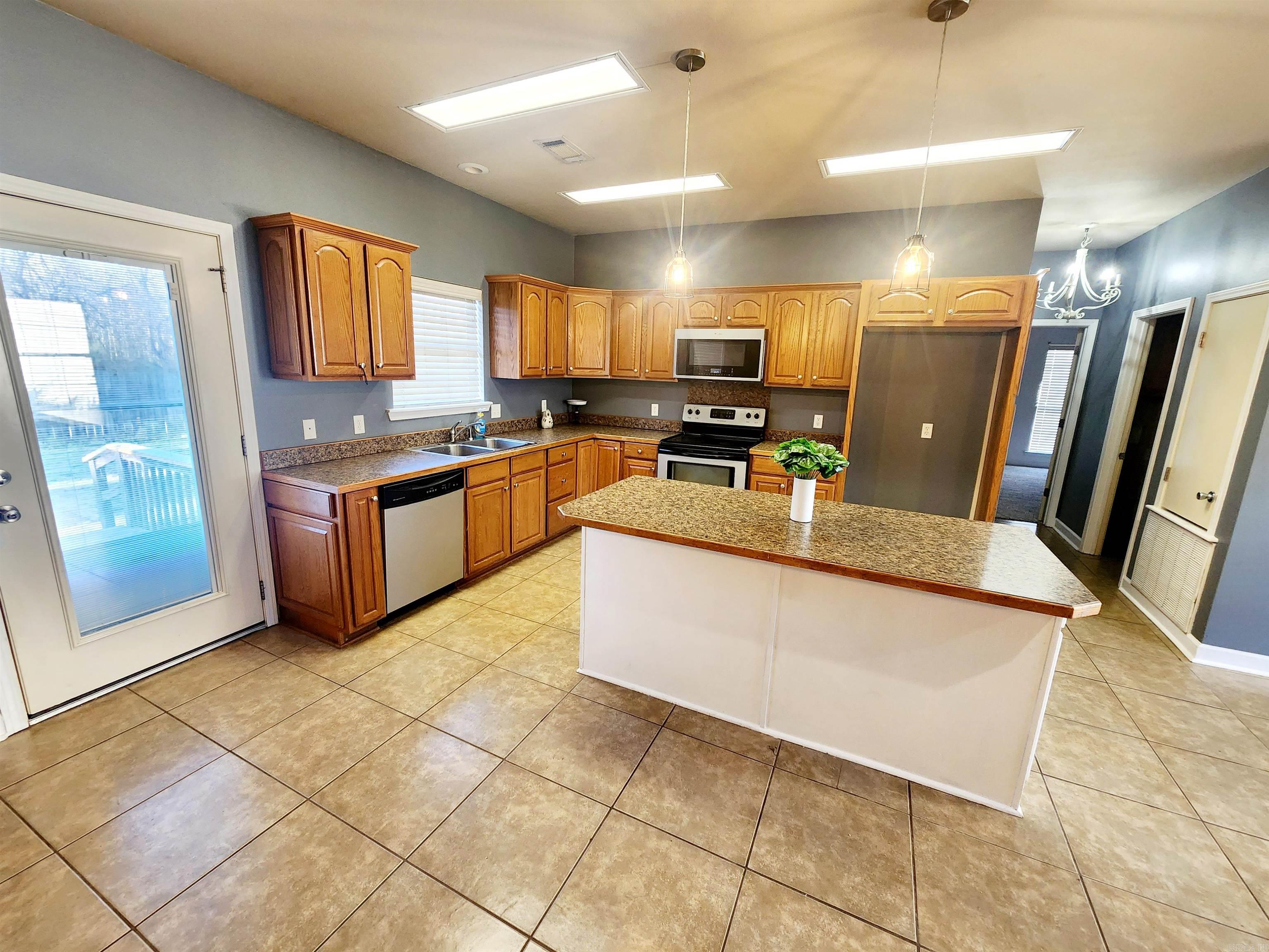 NEIGHBORS - Residential