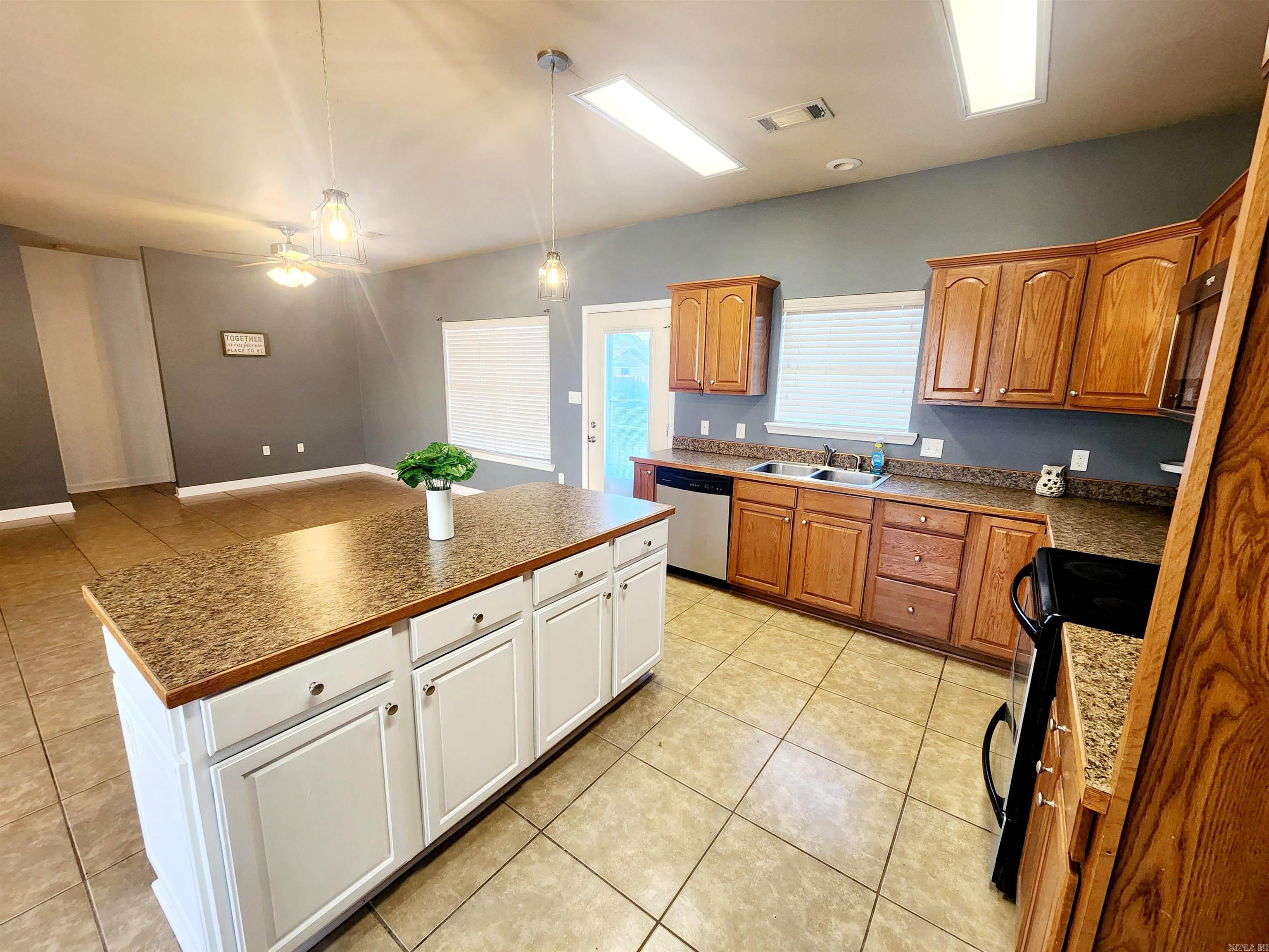 NEIGHBORS - Residential