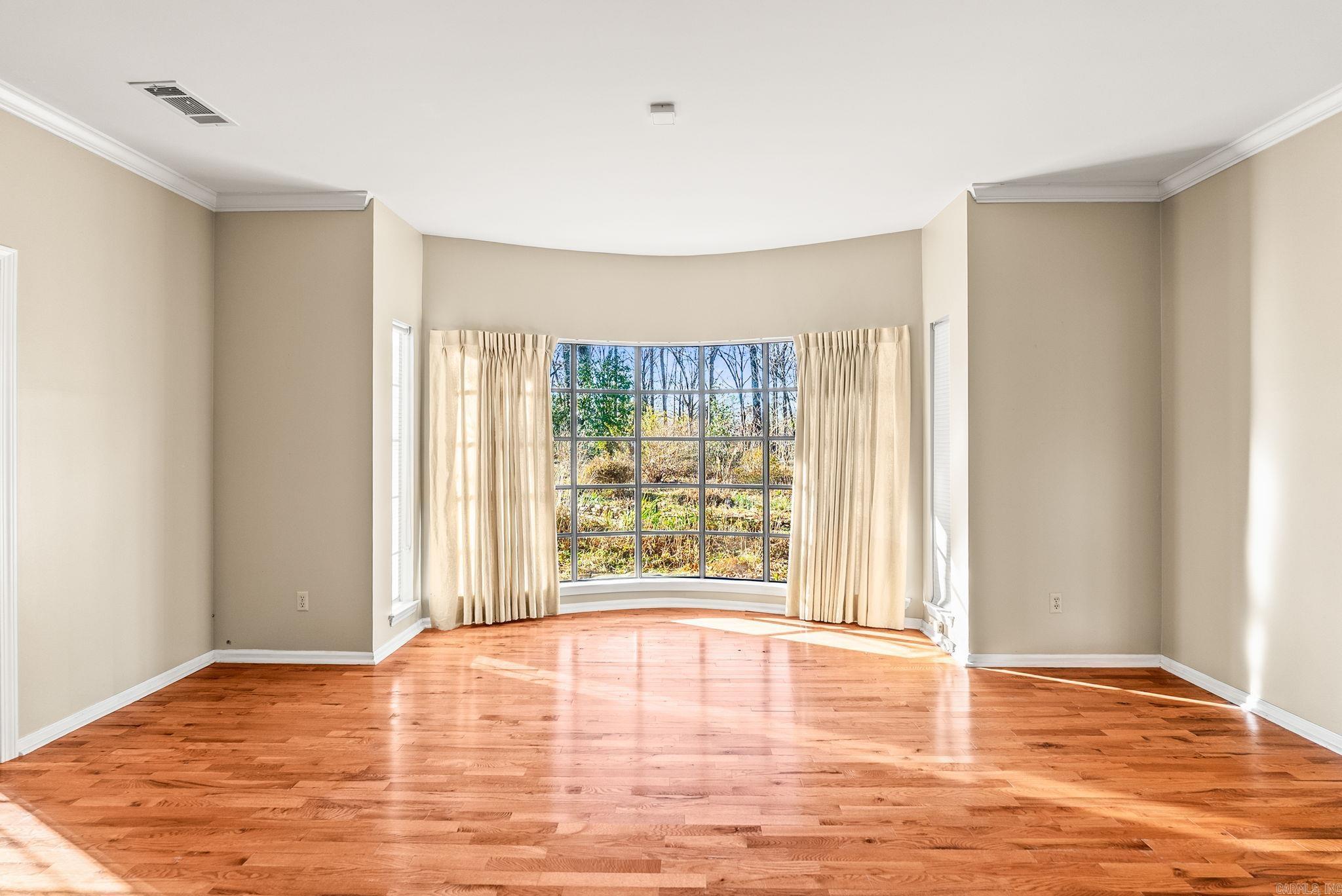 COUNTRY CLUB MANOR - Residential