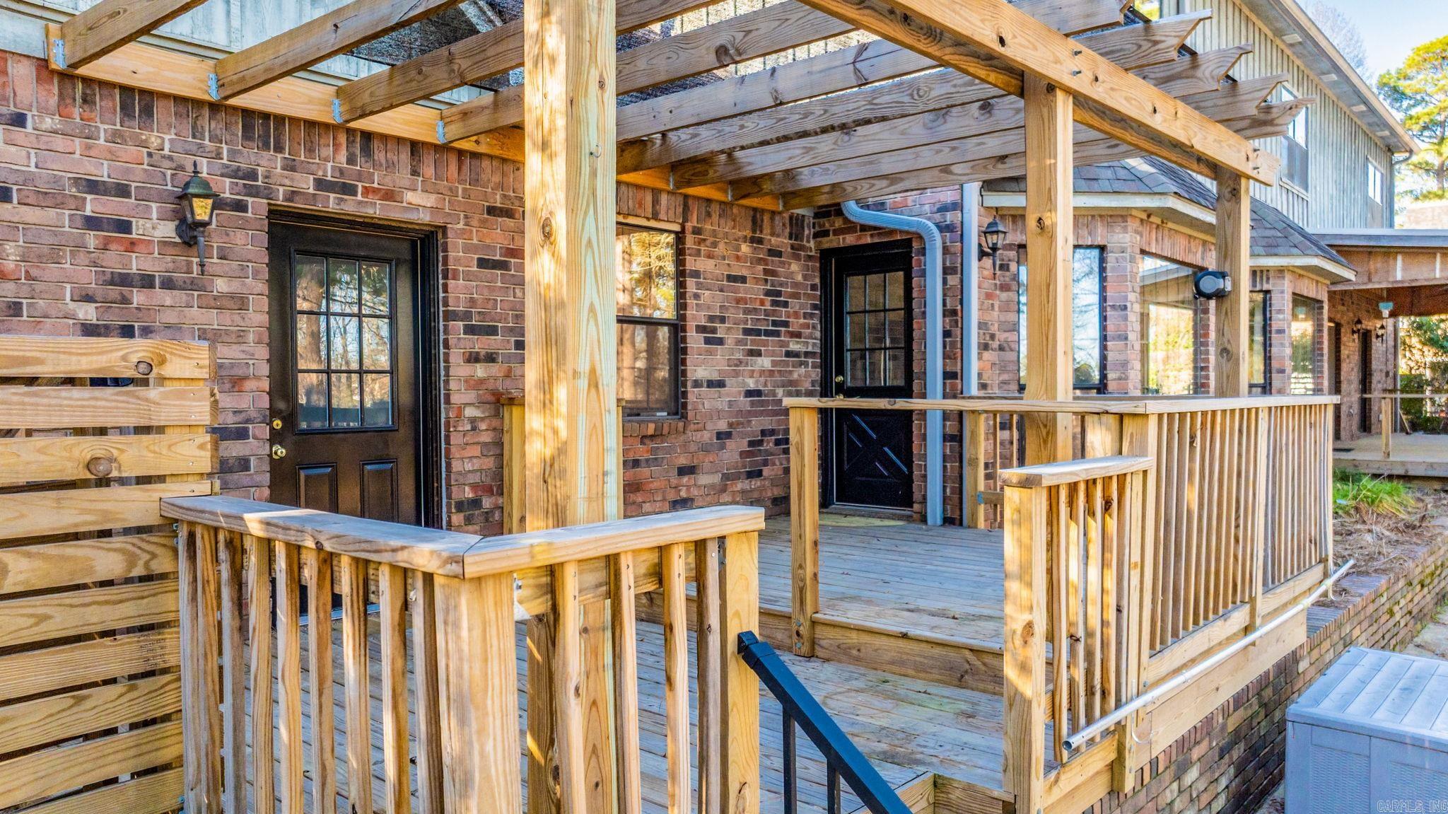 COUNTRY CLUB MANOR - Residential