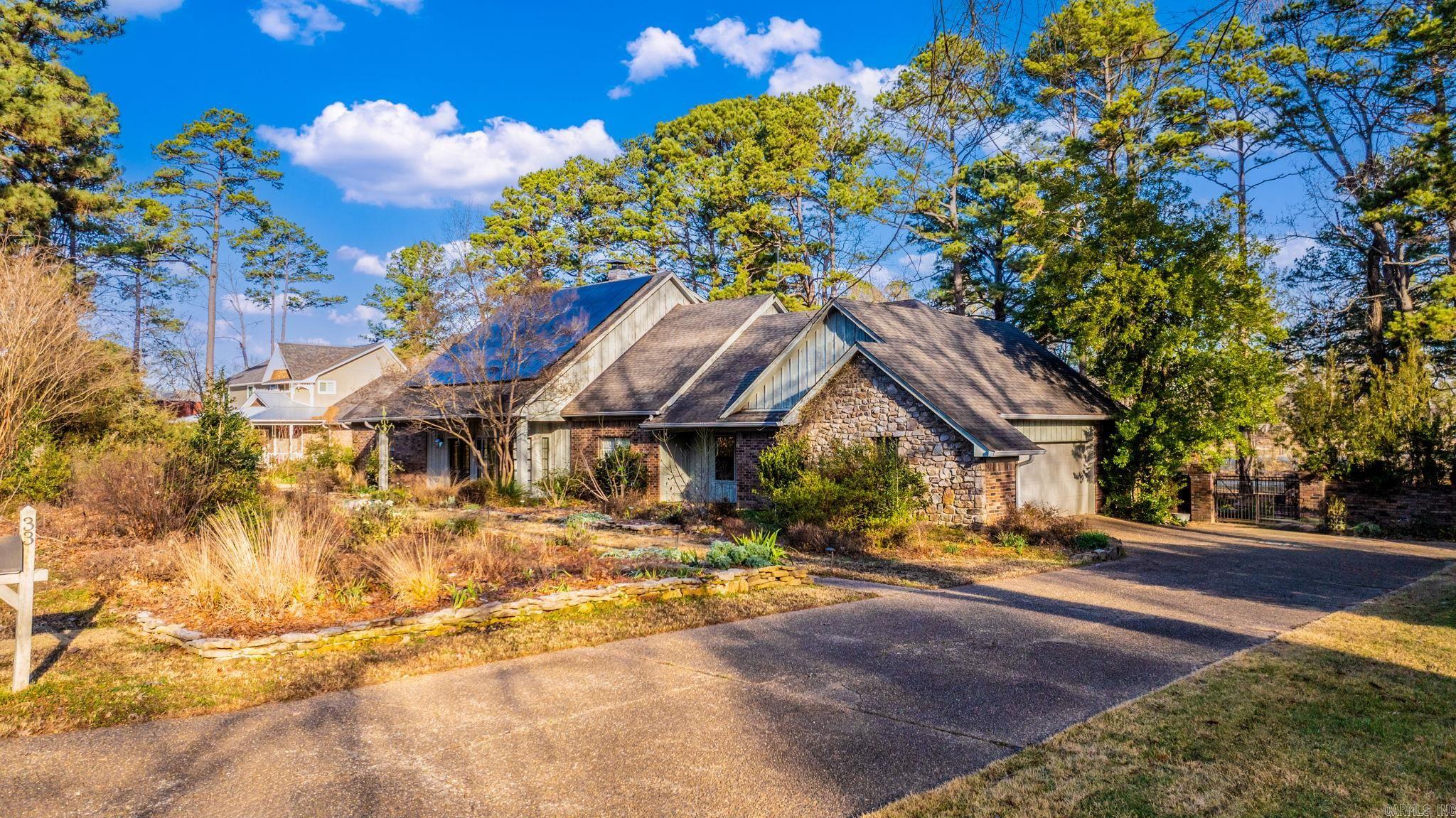 COUNTRY CLUB MANOR - Residential