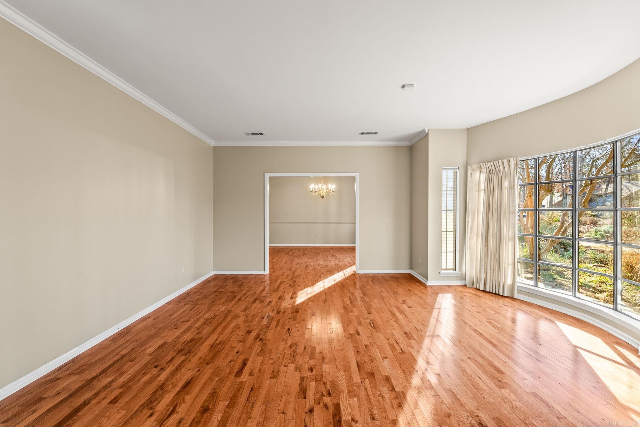 COUNTRY CLUB MANOR - Residential