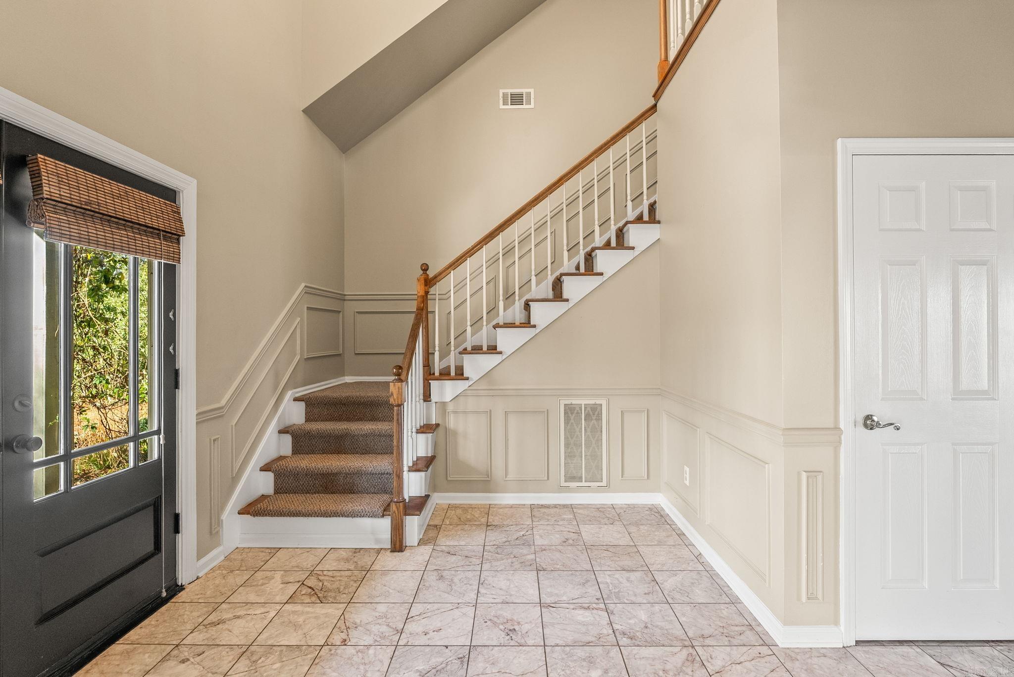 COUNTRY CLUB MANOR - Residential