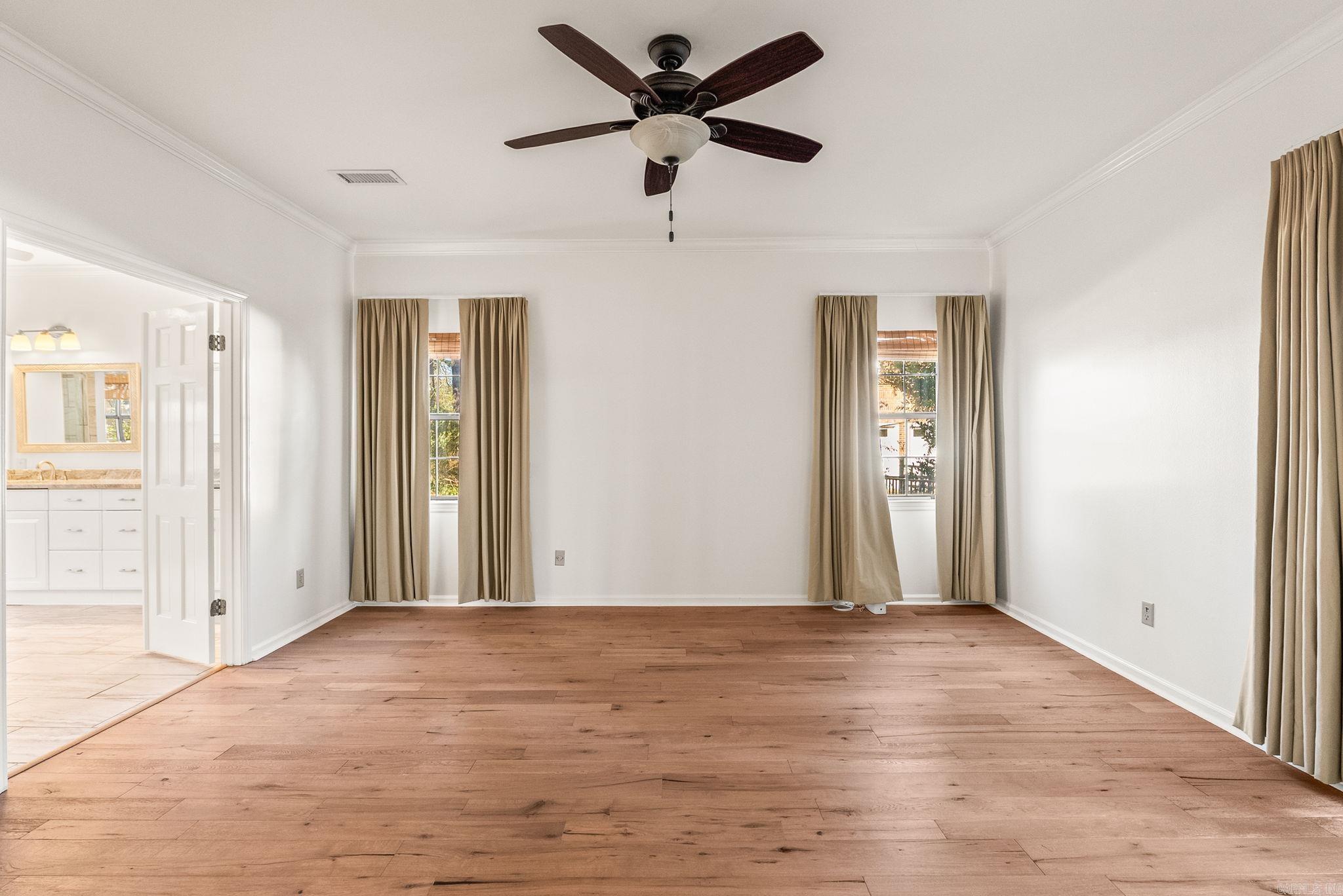 COUNTRY CLUB MANOR - Residential