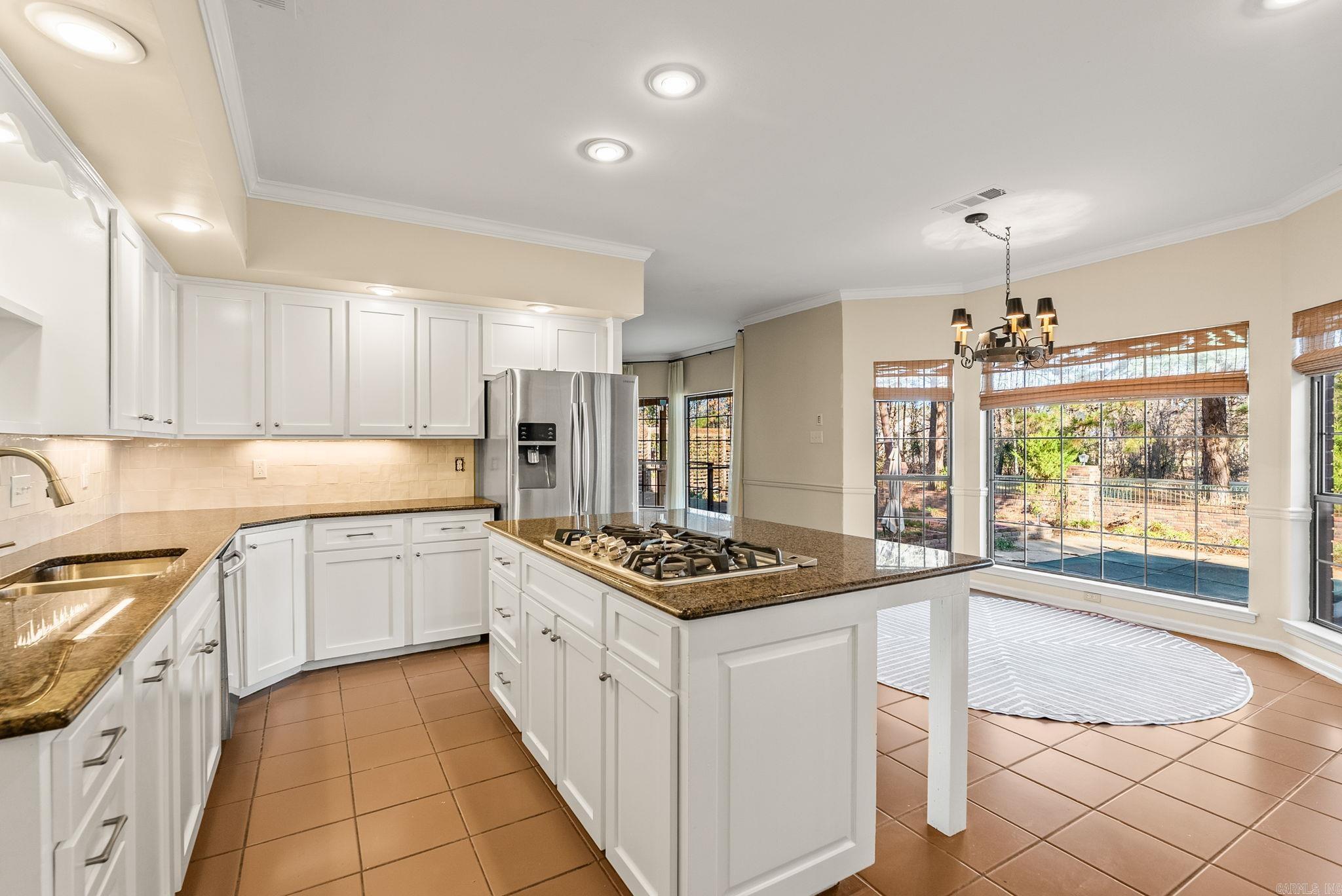 COUNTRY CLUB MANOR - Residential