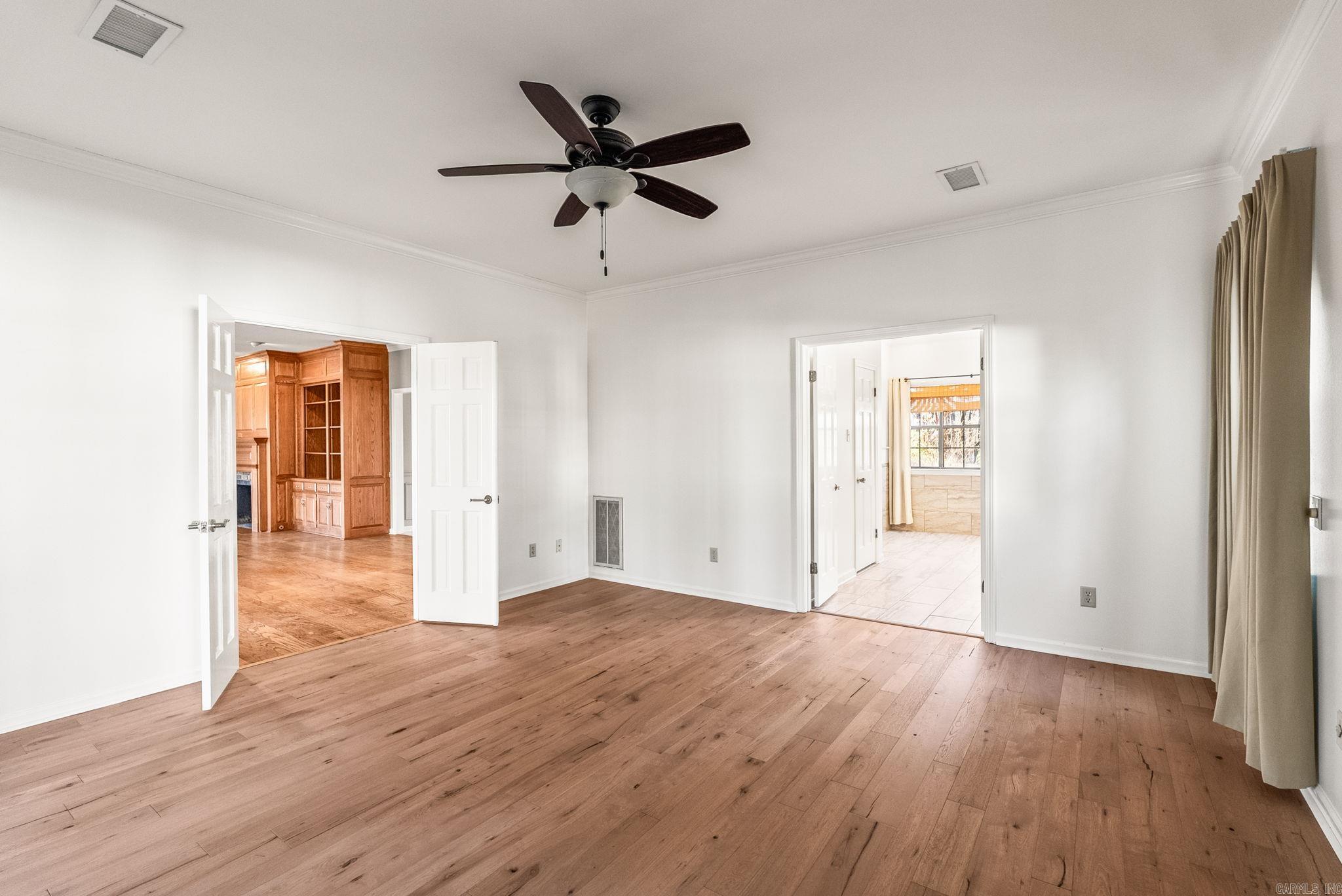 COUNTRY CLUB MANOR - Residential