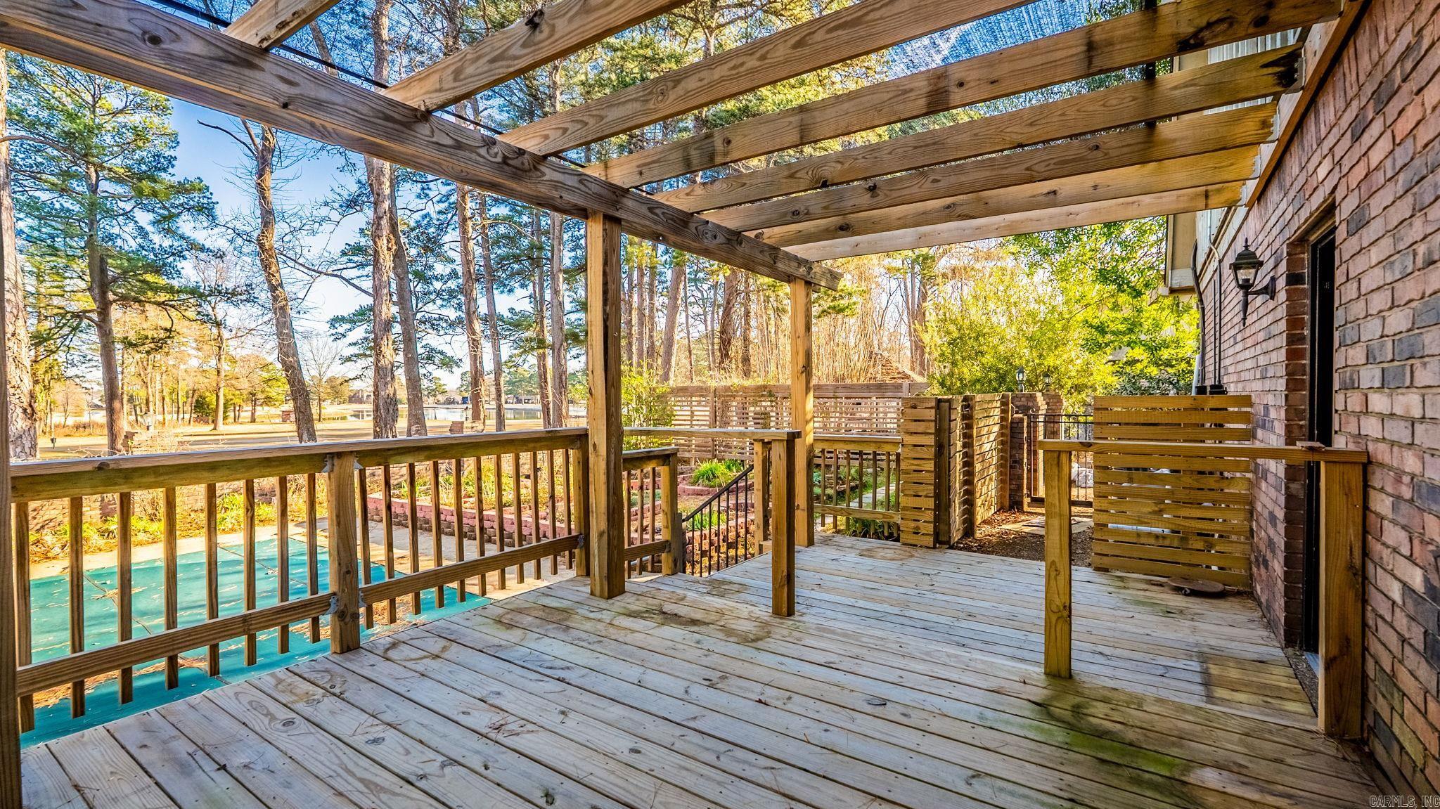 COUNTRY CLUB MANOR - Residential