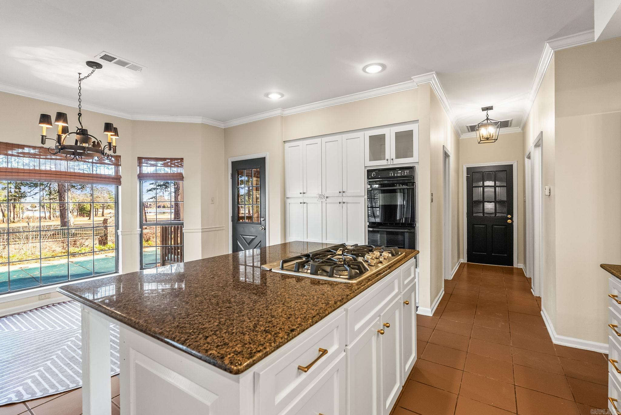 COUNTRY CLUB MANOR - Residential