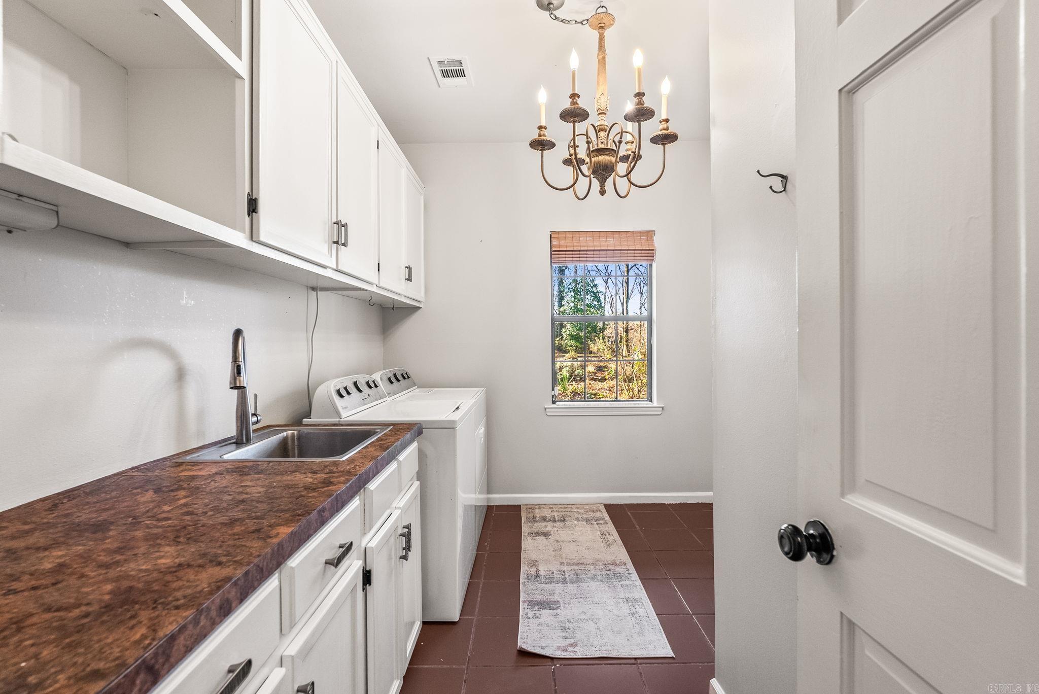 COUNTRY CLUB MANOR - Residential