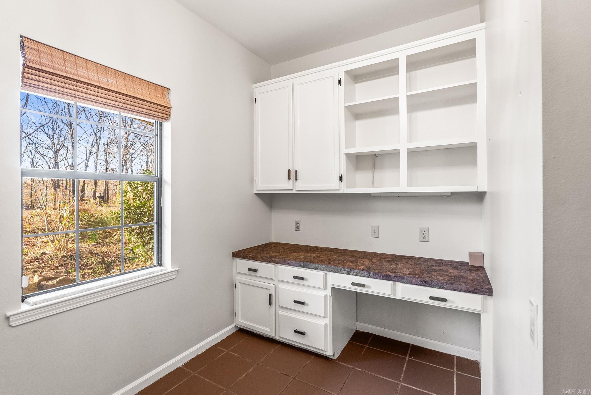 COUNTRY CLUB MANOR - Residential