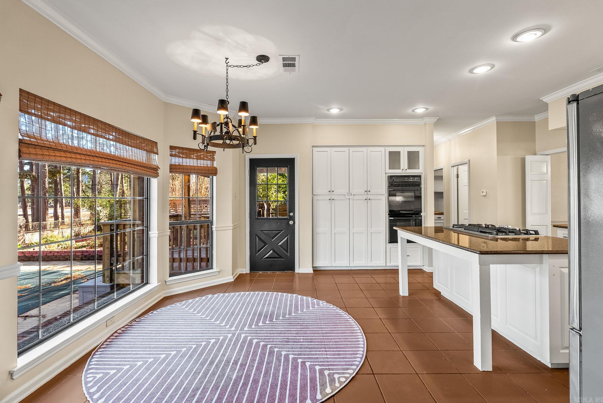 COUNTRY CLUB MANOR - Residential