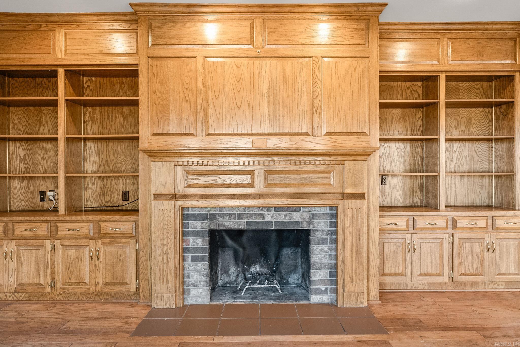 COUNTRY CLUB MANOR - Residential