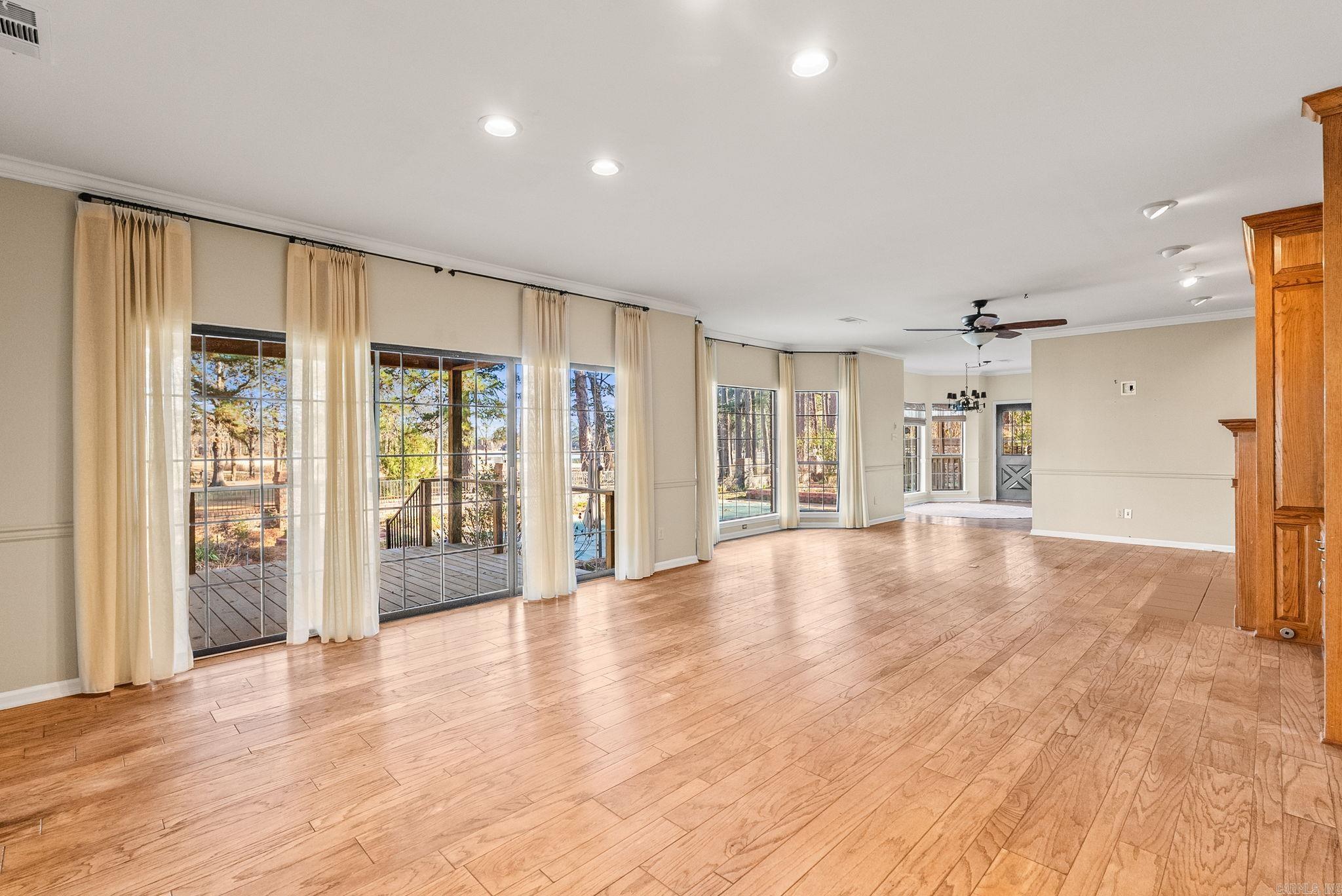 COUNTRY CLUB MANOR - Residential