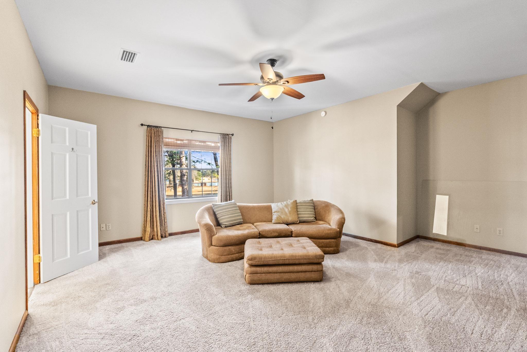 COUNTRY CLUB MANOR - Residential