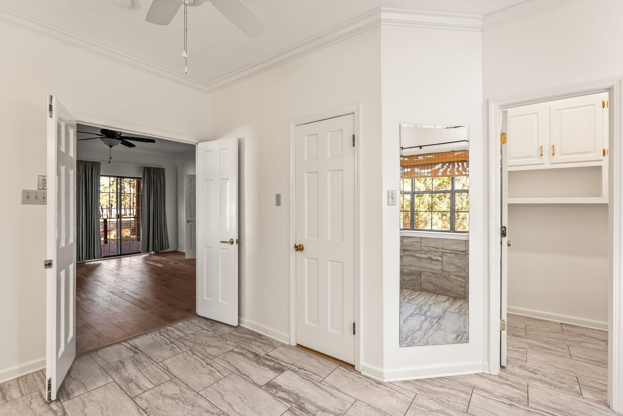 COUNTRY CLUB MANOR - Residential