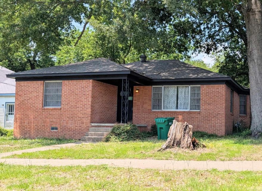 Surrounded by Commercial property and Multi Family. Located a few properties from the booming Benton Downtown area. Perfect for an office. 4 bedrooms 2 baths, Updated kitchen and bathrooms. New lights. New roof in 2018. Refinished hardwood floors.