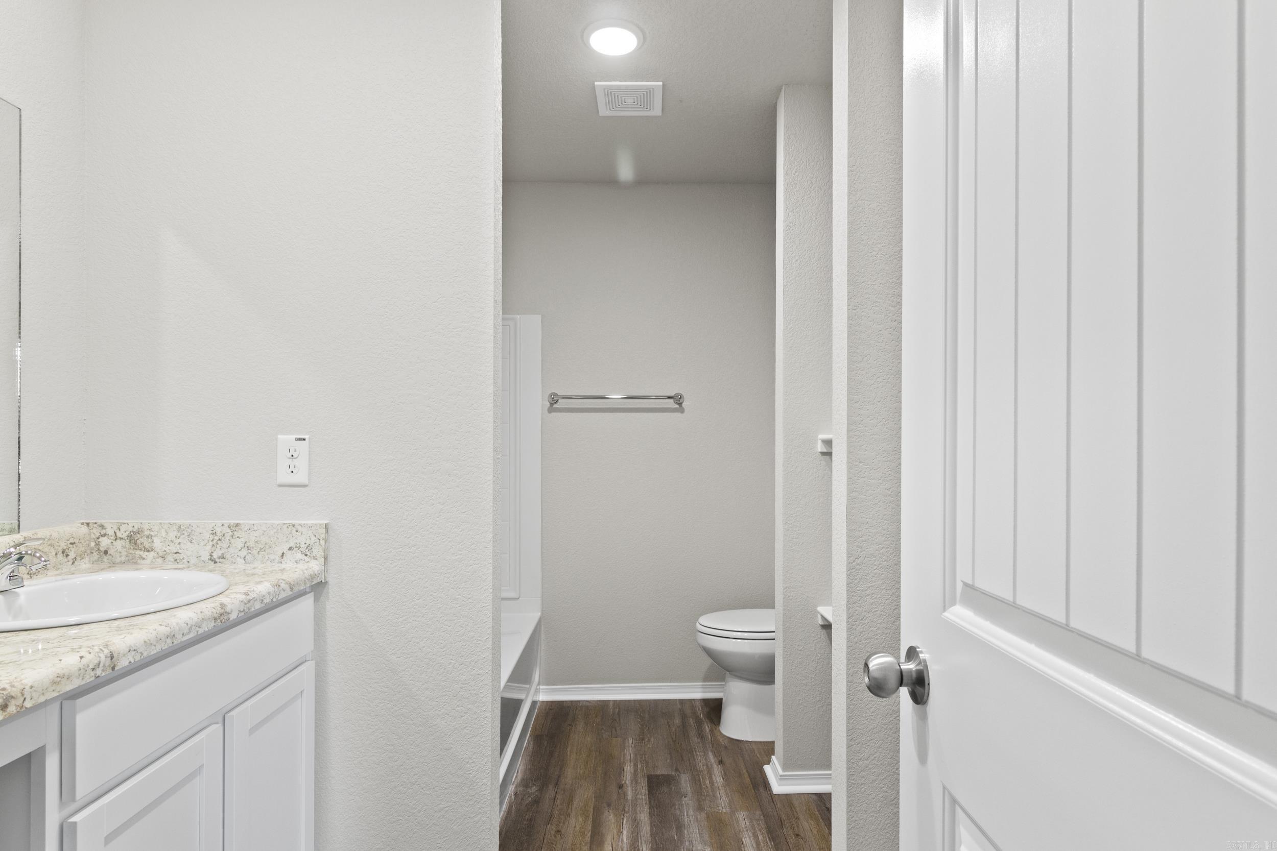 COUNTRY CLUB OF ARK THE - Residential