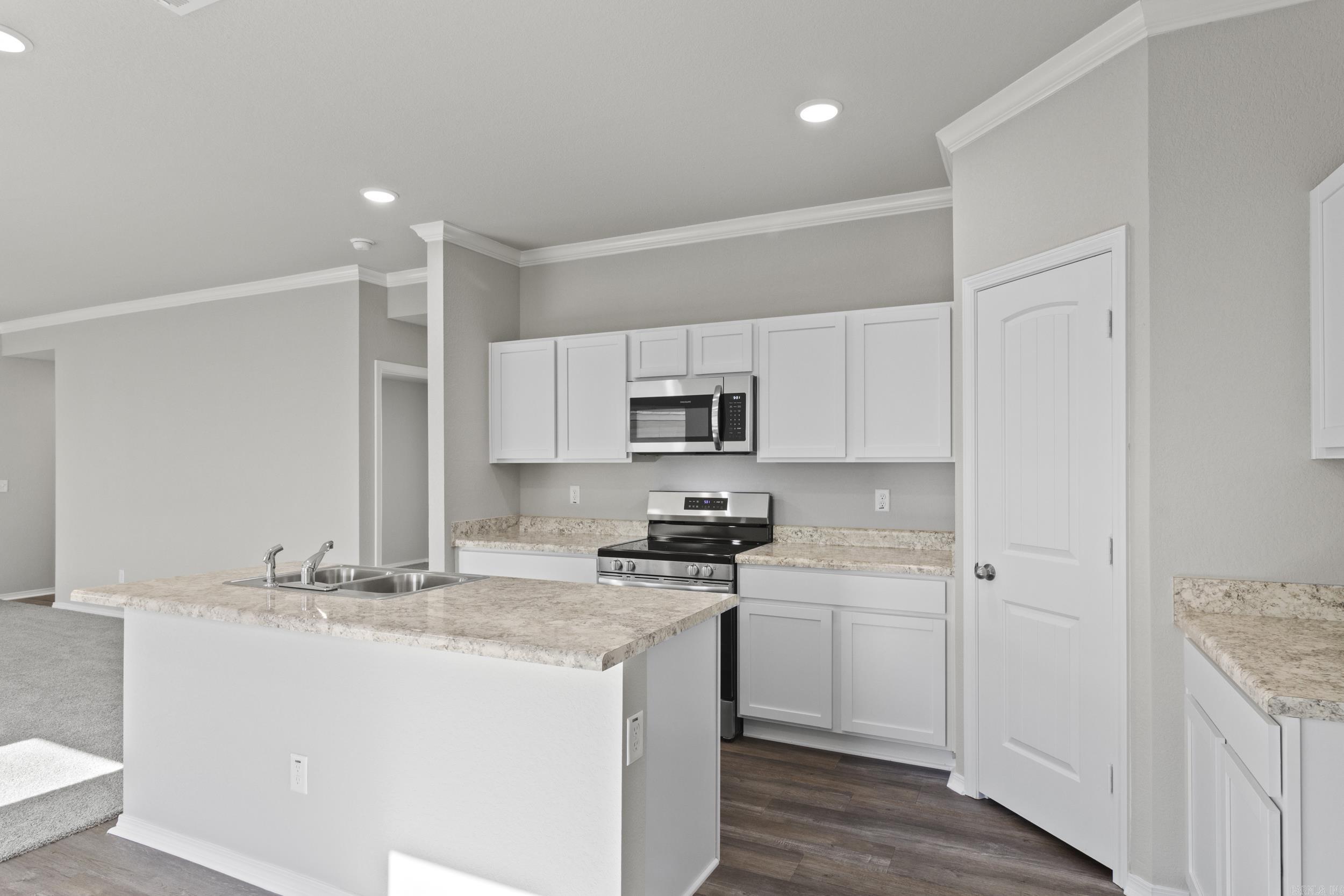 COUNTRY CLUB OF ARK THE - Residential