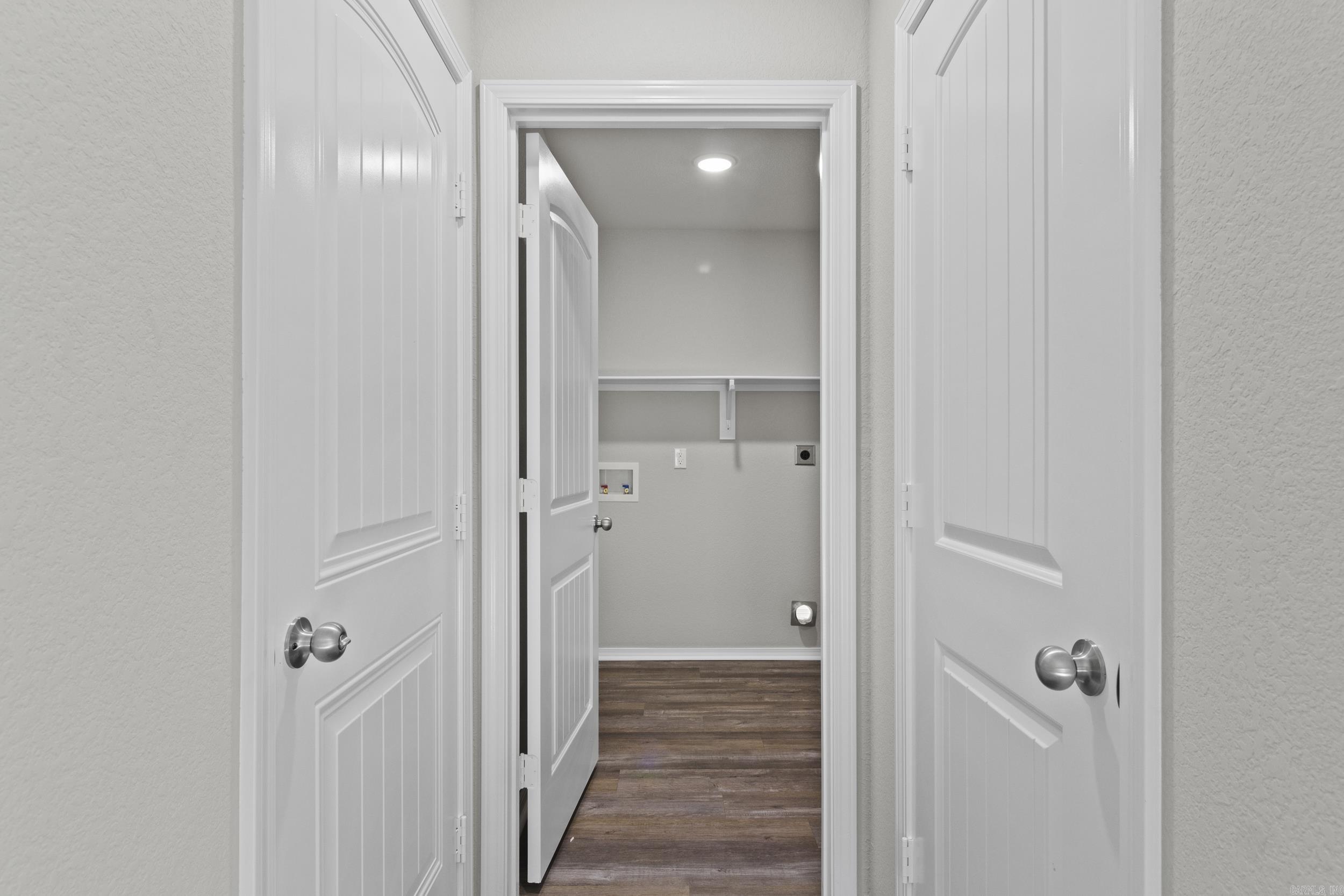 COUNTRY CLUB OF ARK THE - Residential